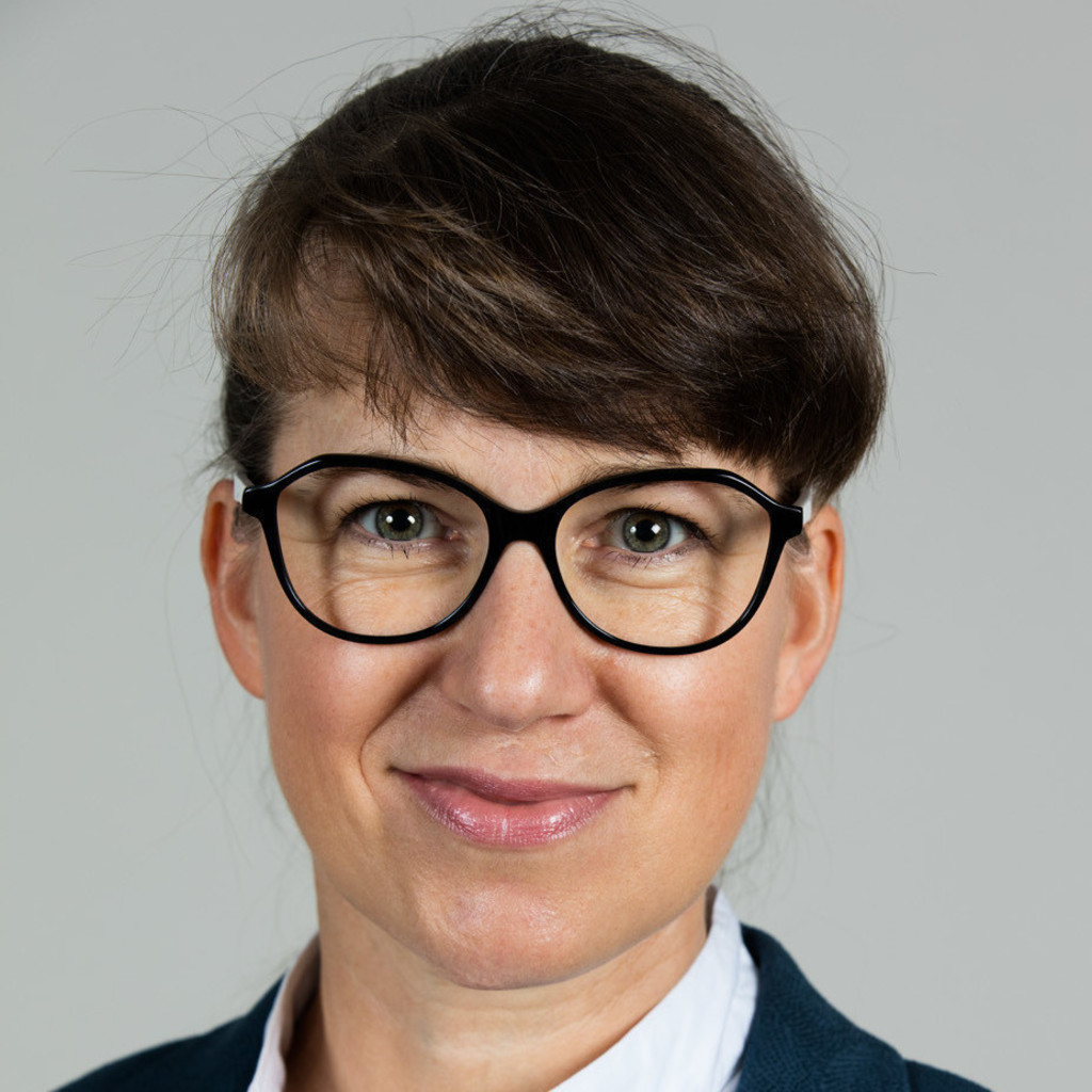 <b>Simone Hintermayr</b> - Leiterin Management Support - PostFinance AG | XING - simone-hintermayr-foto.1024x1024