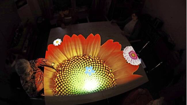 LVZ-Spendenaktion "Ein Licht im Advent": Magischer Tisch bringt digitale Angebote ins Pflegeheim
