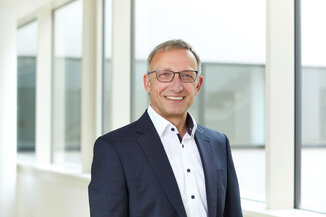 IVAM - Prof. Dr. Harald Kuhn vom Fraunhofer ENAS wird Beiratsvorsitzender des IVAM Fachverband für Mikrotechnik