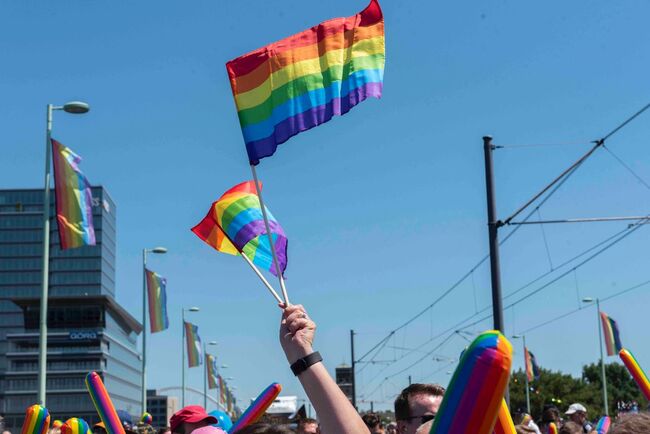 #PrideMonth22 – Für ein Arbeitsumfeld, in dem sich niemand verstecken muss